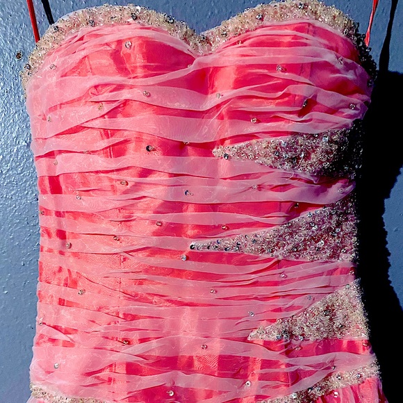 Strapless layered Crepe & tule LONG length dress, - Picture 3 of 7